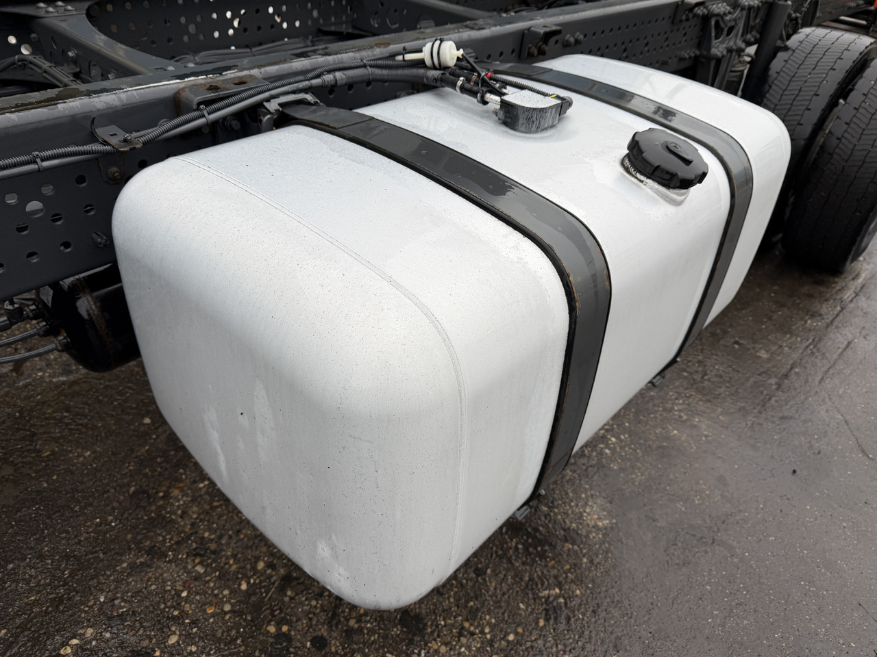 Mercedes Actros MP 4 Antos 390L - Drivstofftank: bilde 2 Mercedes Actros MP 4 Antos 390L - Drivstofftank: bilde 2