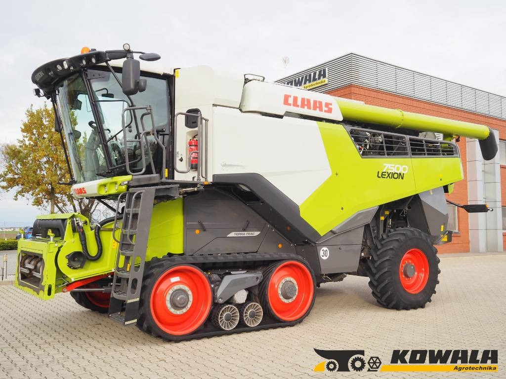 Claas Lexion 7500TT GPS + V930 - Skurtresker: bilde 1 Claas Lexion 7500TT GPS + V930 - Skurtresker: bilde 1