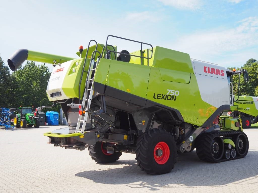 Claas Lexion 750TT + V900 - Skurtresker: bilde 3 Claas Lexion 750TT + V900 - Skurtresker: bilde 3