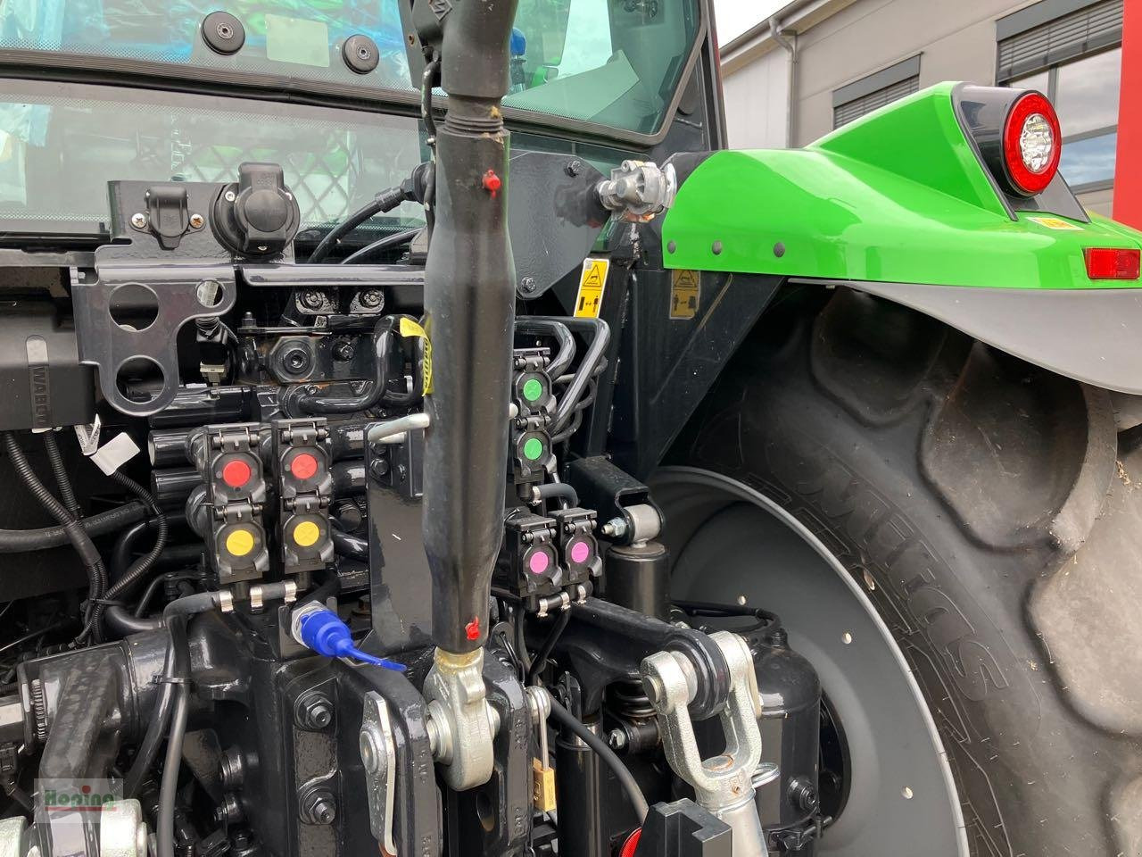 Deutz-Fahr 6125C TTV STAGE V - Traktor: bilde 4 Deutz-Fahr 6125C TTV STAGE V - Traktor: bilde 4