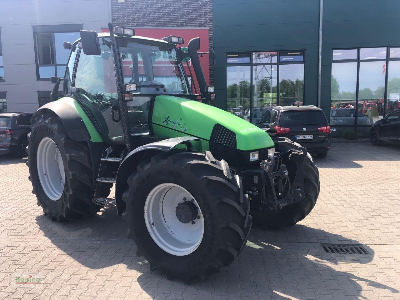 Deutz-Fahr Agrotron 135 - Traktor: bilde 1 Deutz-Fahr Agrotron 135 - Traktor: bilde 1