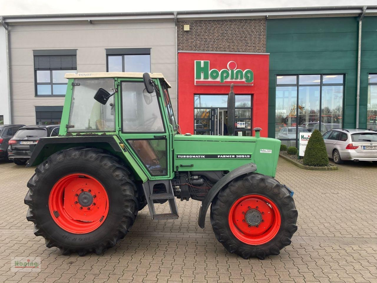Fendt 305 - Traktor: bilde 1 Fendt 305 - Traktor: bilde 1