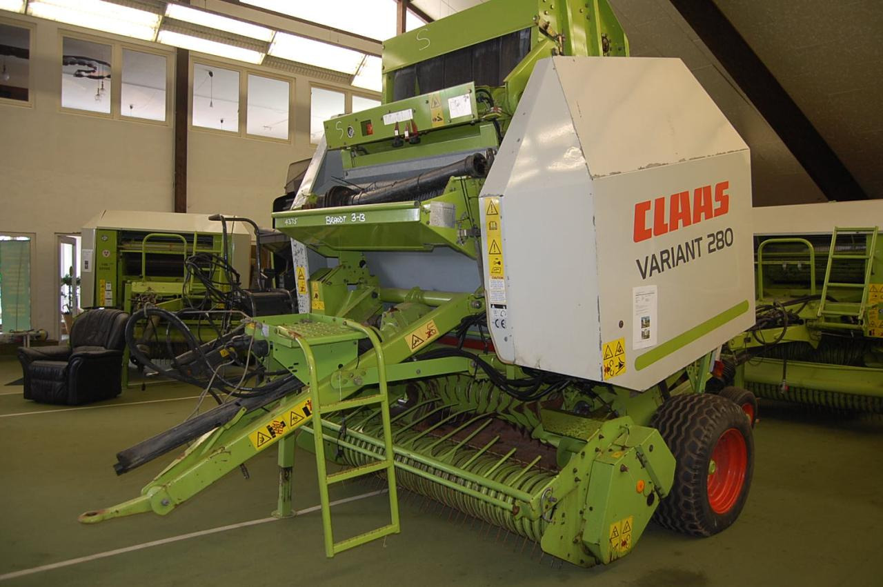 CLAAS Variant 280 - Rundballepresse: bilde 1 CLAAS Variant 280 - Rundballepresse: bilde 1
