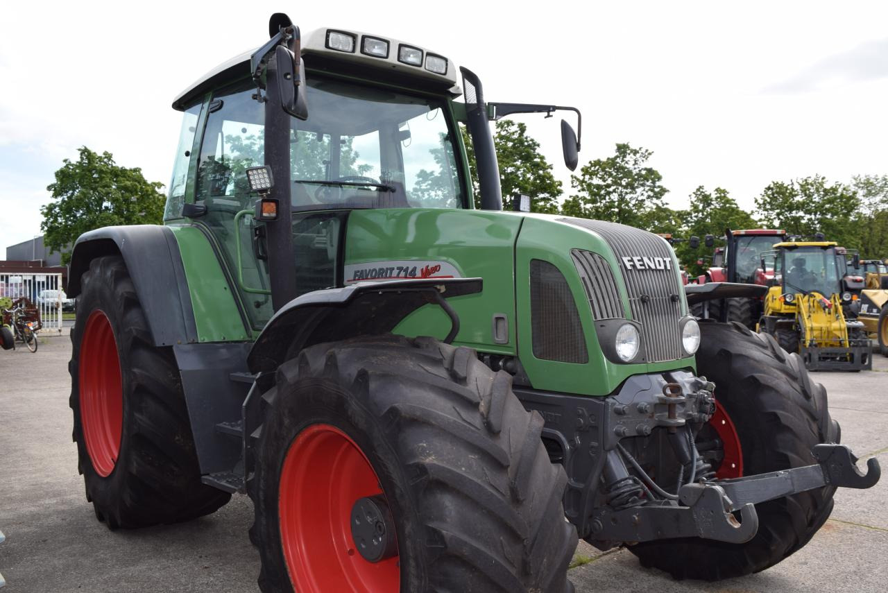 Fendt 714 Vario - Traktor: bilde 2 Fendt 714 Vario - Traktor: bilde 2