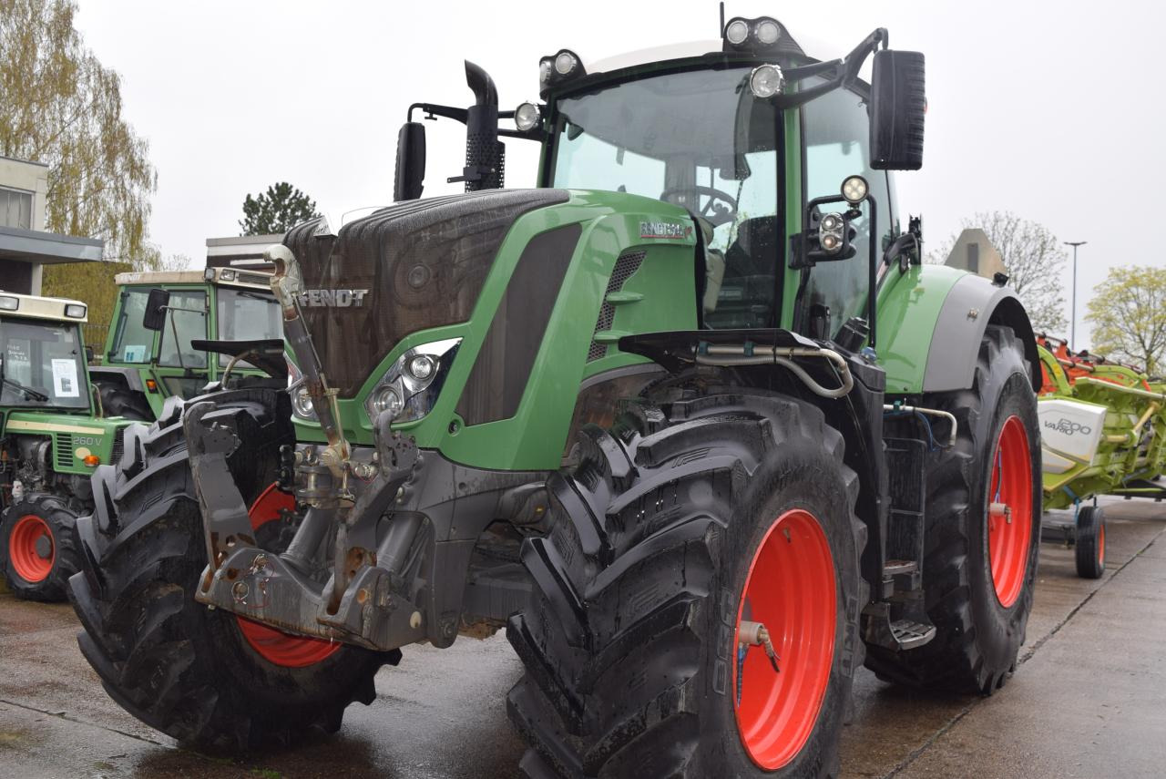 Fendt 826 Vario ProfiPlus - Traktor: bilde 3 Fendt 826 Vario ProfiPlus - Traktor: bilde 3