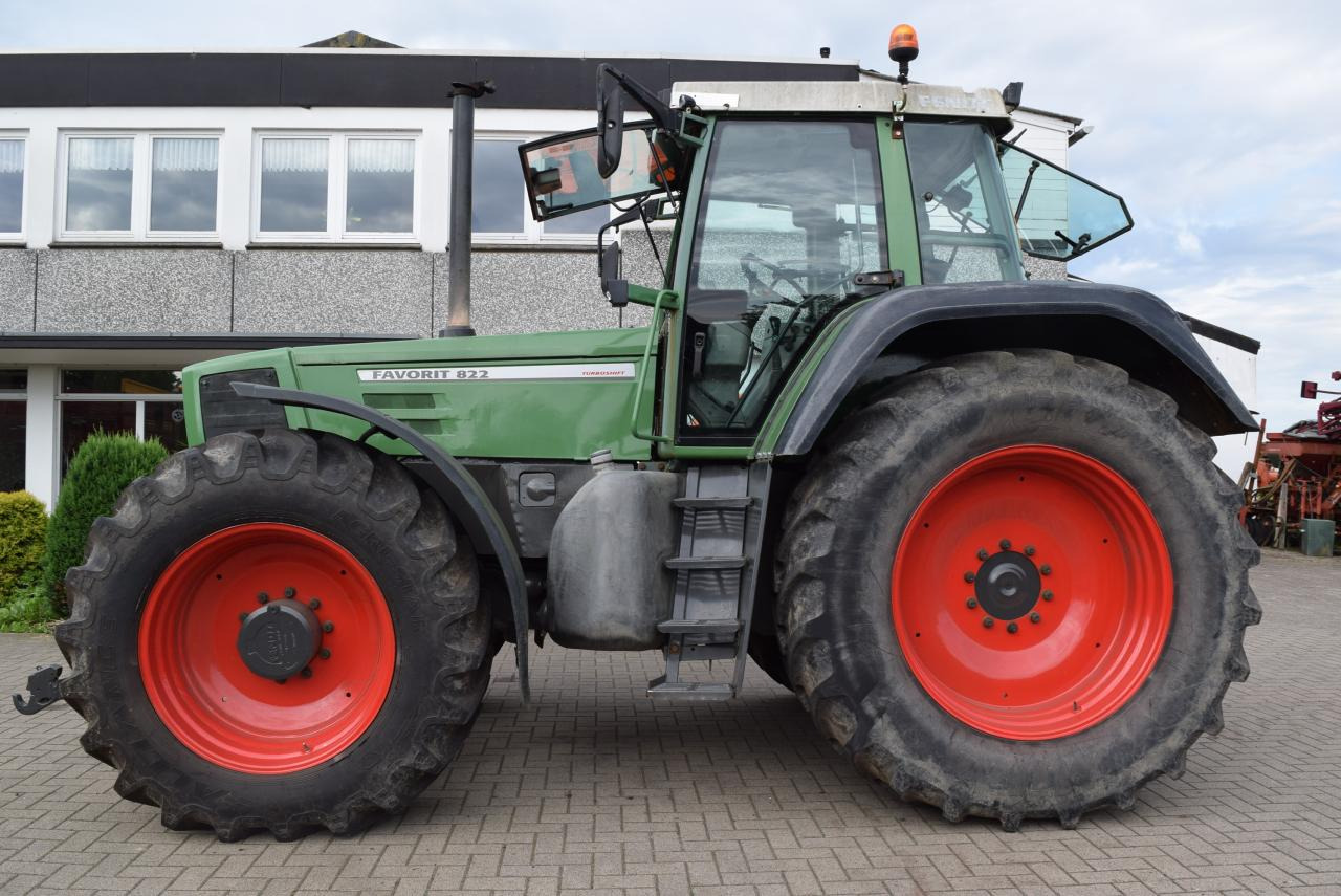 Fendt Favorit 822 - Traktor: bilde 1 Fendt Favorit 822 - Traktor: bilde 1