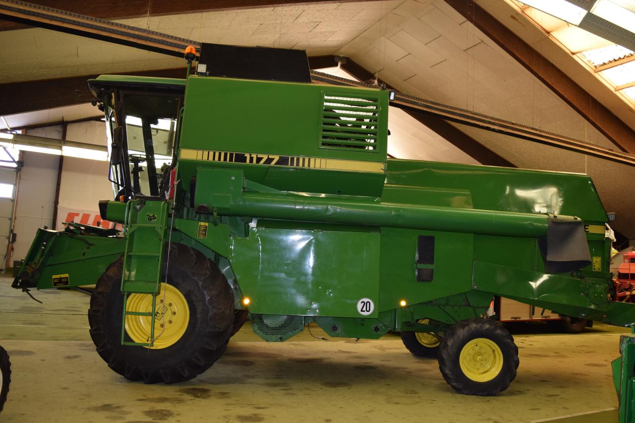 John Deere 1177 - Skurtresker: bilde 1 John Deere 1177 - Skurtresker: bilde 1