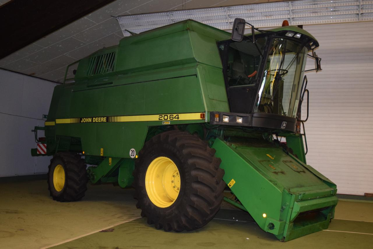 John Deere 2064 - Skurtresker: bilde 1 John Deere 2064 - Skurtresker: bilde 1