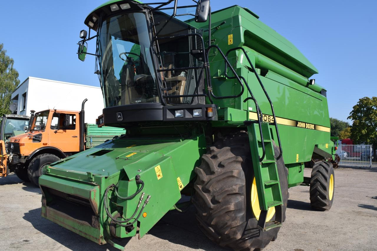 John Deere 2064 - Skurtresker: bilde 1 John Deere 2064 - Skurtresker: bilde 1