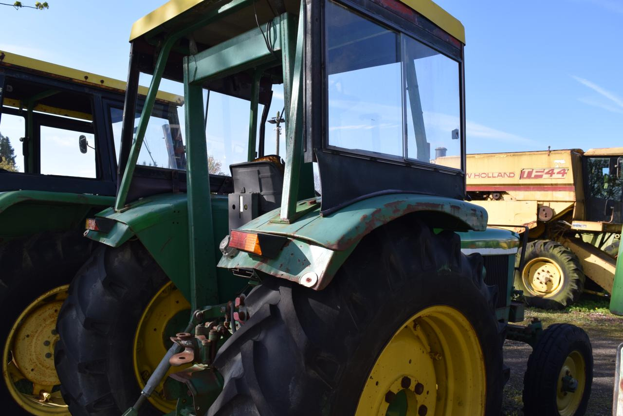 John Deere 2130 - Traktor: bilde 3 John Deere 2130 - Traktor: bilde 3