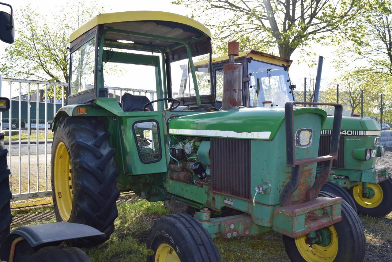 John Deere 2130 - Traktor: bilde 2 John Deere 2130 - Traktor: bilde 2
