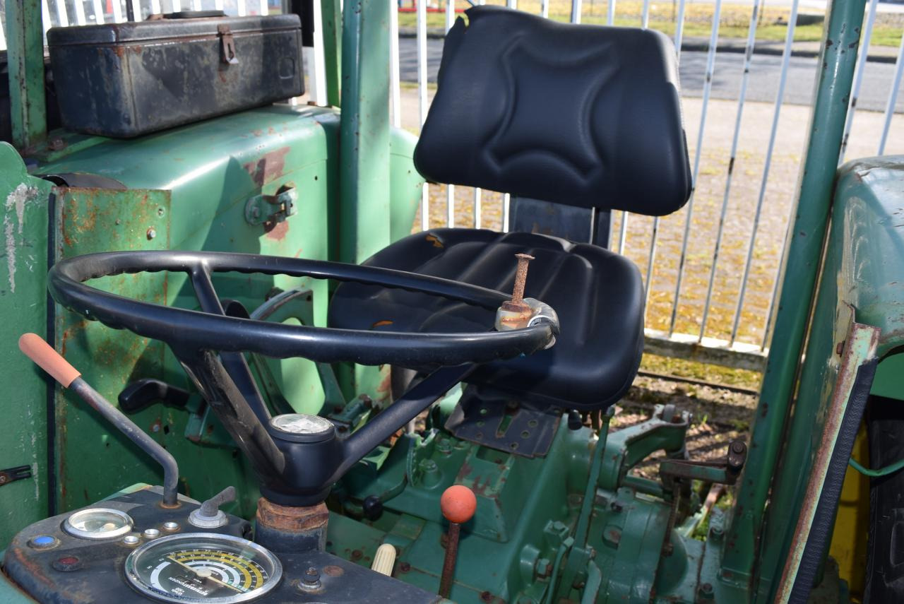 John Deere 2130 - Traktor: bilde 5 John Deere 2130 - Traktor: bilde 5