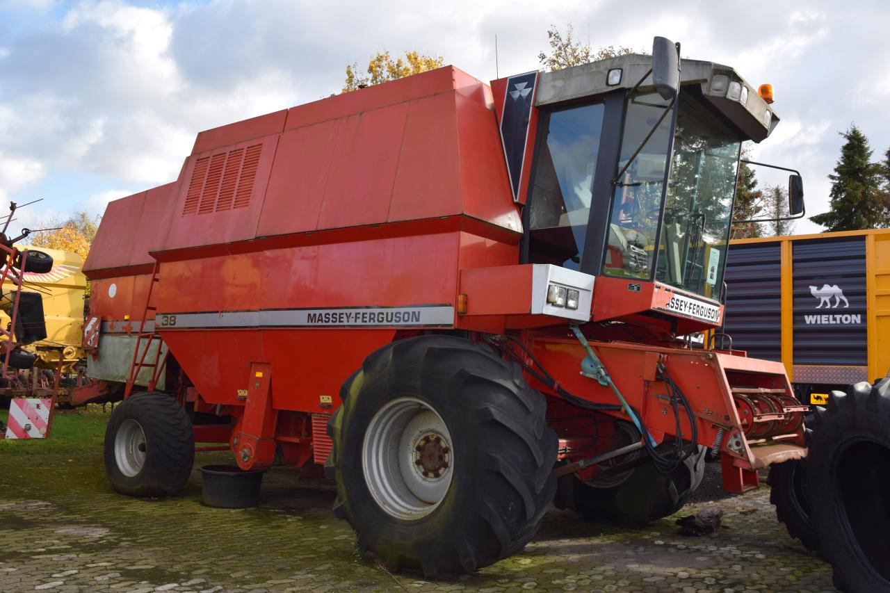 Massey Ferguson MF 38 - Skurtresker: bilde 1 Massey Ferguson MF 38 - Skurtresker: bilde 1