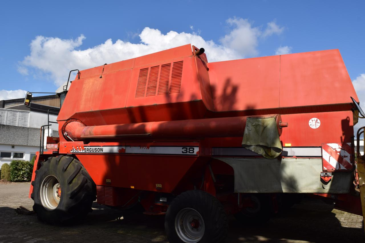 Massey Ferguson MF 38 - Skurtresker: bilde 4 Massey Ferguson MF 38 - Skurtresker: bilde 4