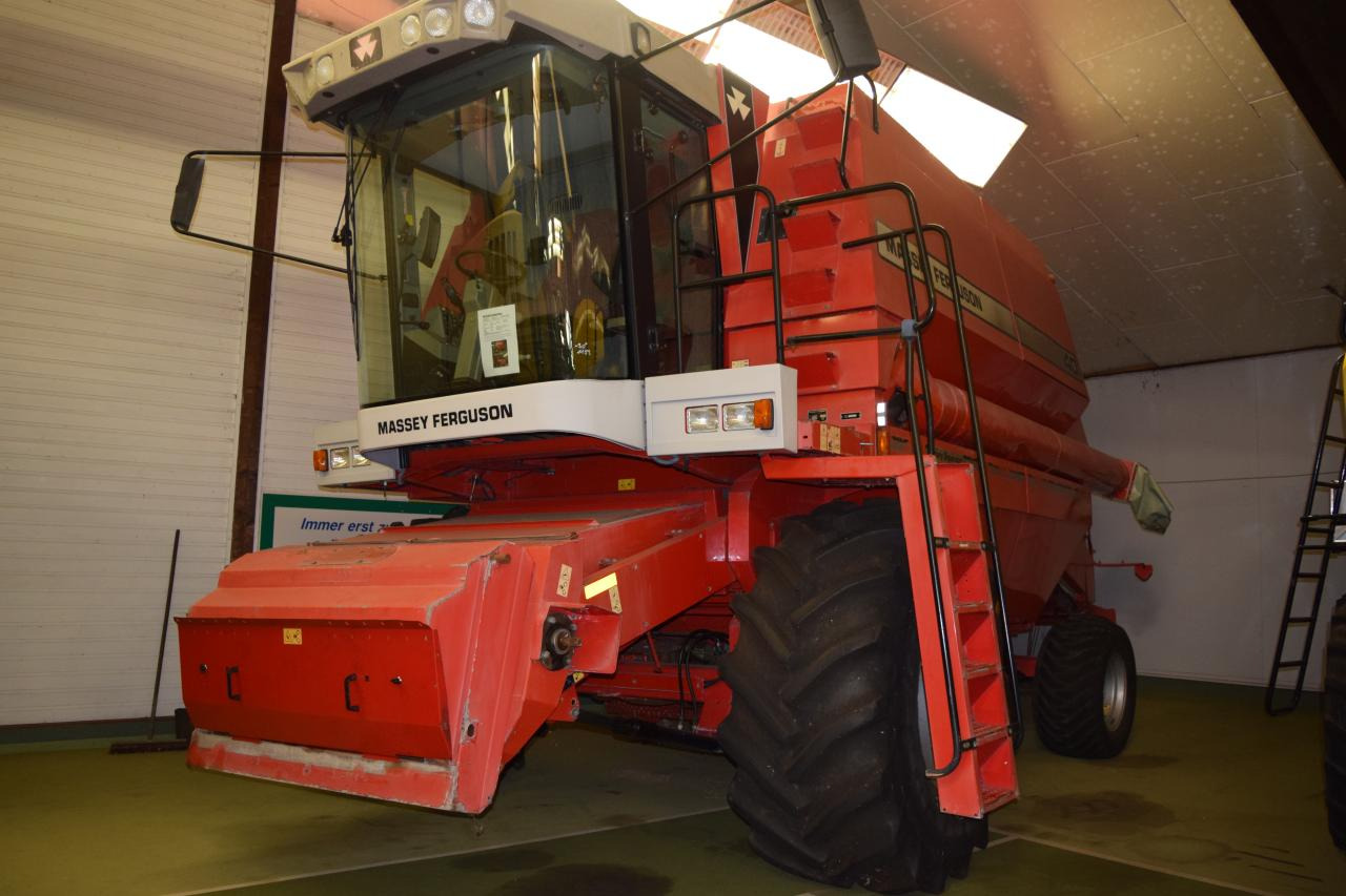Massey Ferguson MF 40 RS - Skurtresker: bilde 1 Massey Ferguson MF 40 RS - Skurtresker: bilde 1