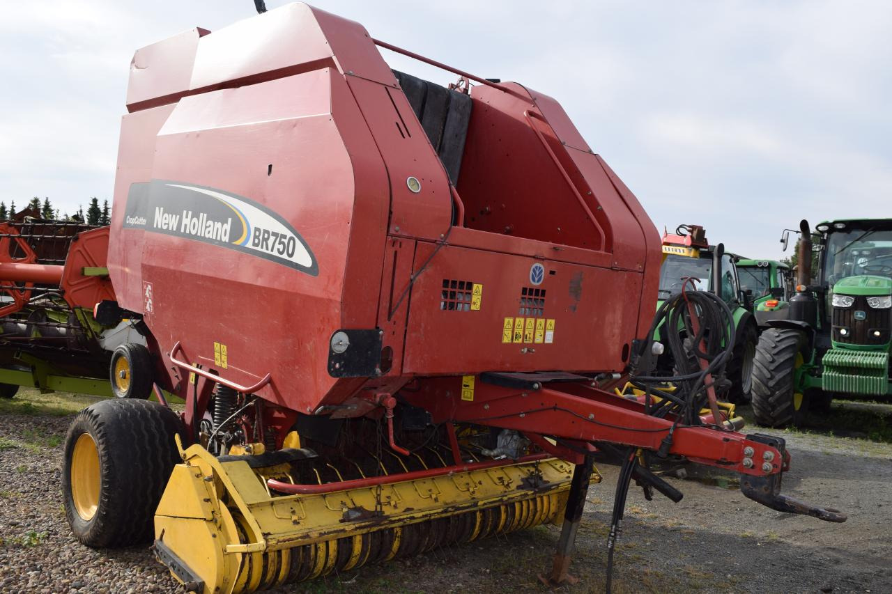 New Holland BR 750 CropCutter - Rundballepresse: bilde 2 New Holland BR 750 CropCutter - Rundballepresse: bilde 2