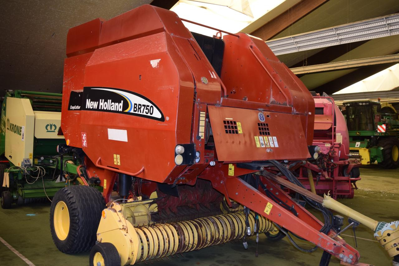 New Holland BR 750 CropCutter - Rundballepresse: bilde 2 New Holland BR 750 CropCutter - Rundballepresse: bilde 2