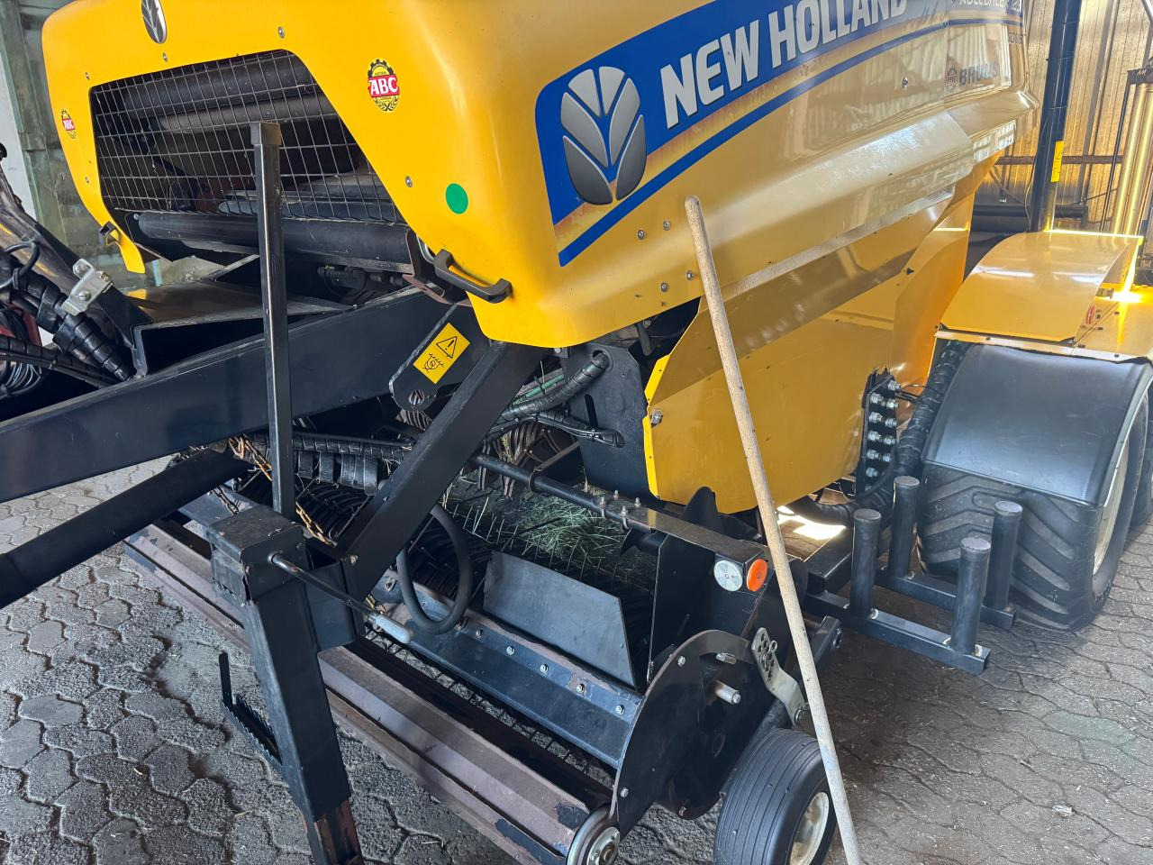 New Holland Rooll Baler 125 Combi - Rundballepresse: bilde 2 New Holland Rooll Baler 125 Combi - Rundballepresse: bilde 2
