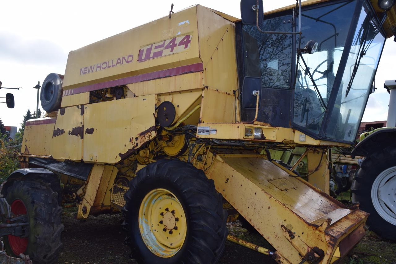 New Holland TF 44 - Skurtresker: bilde 1 New Holland TF 44 - Skurtresker: bilde 1