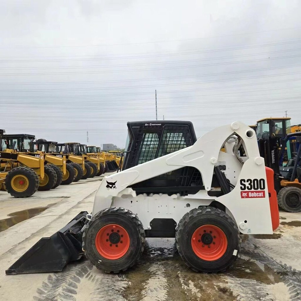 Bobcat S300 - Kompaktlaster: bilde 1 Bobcat S300 - Kompaktlaster: bilde 1