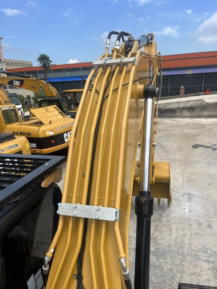 Caterpillar 323D2L - Beltegraver: bilde 1 Caterpillar 323D2L - Beltegraver: bilde 1