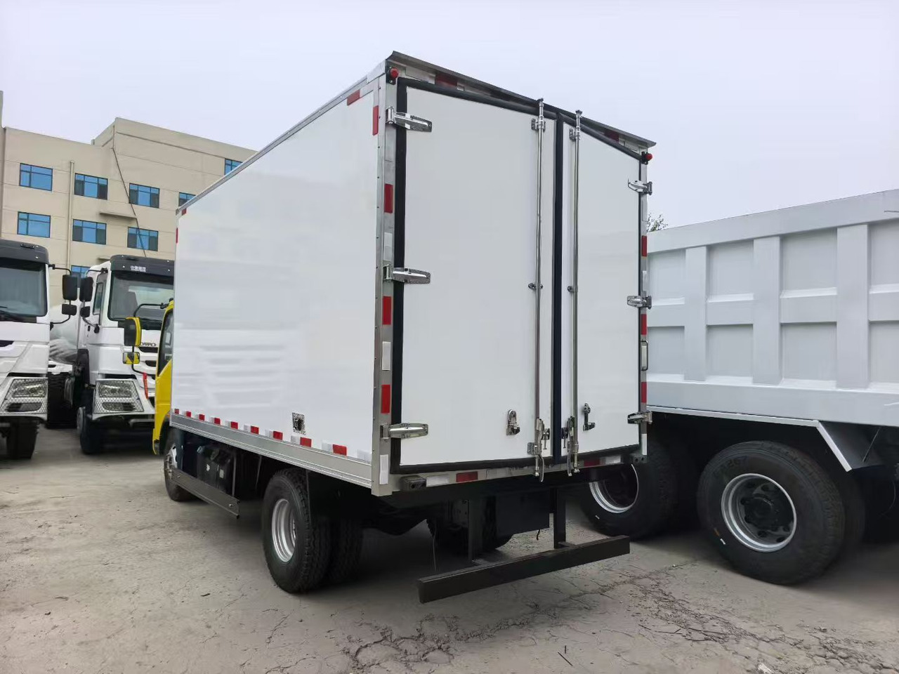 - Lastebil med kjøl: bilde 2 - Lastebil med kjøl: bilde 2