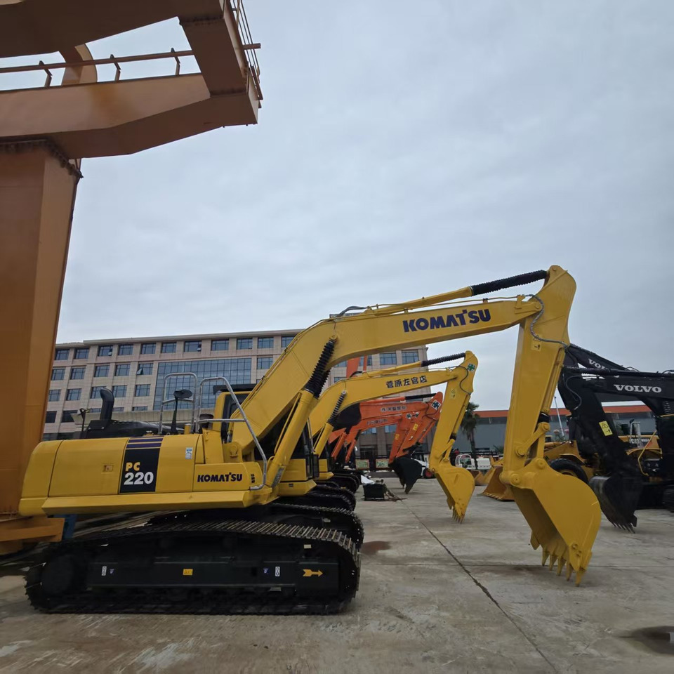 Komatsu PC220-8 - Beltegraver: bilde 3 Komatsu PC220-8 - Beltegraver: bilde 3