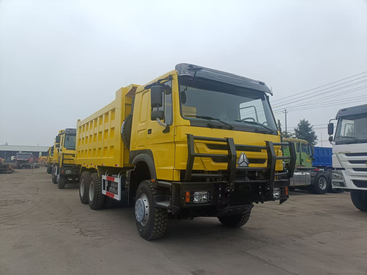 SINOTRUK HOWO 6x4 - Tippbil: bilde 1 SINOTRUK HOWO 6x4 - Tippbil: bilde 1
