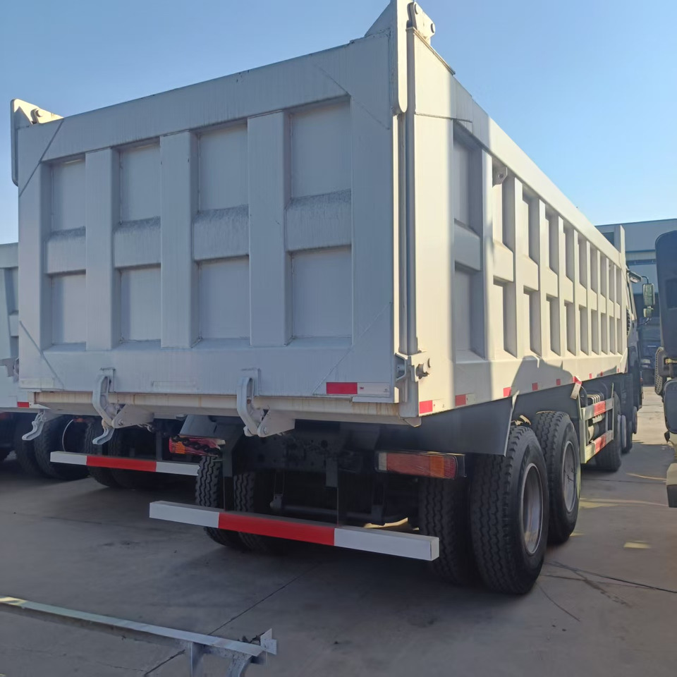 SINOTRUK HOWO 8x4 - Tippbil: bilde 3 SINOTRUK HOWO 8x4 - Tippbil: bilde 3