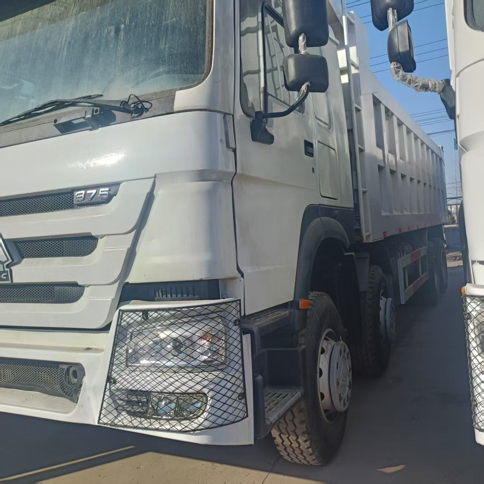 SINOTRUK HOWO 8x4 - Tippbil: bilde 4 SINOTRUK HOWO 8x4 - Tippbil: bilde 4