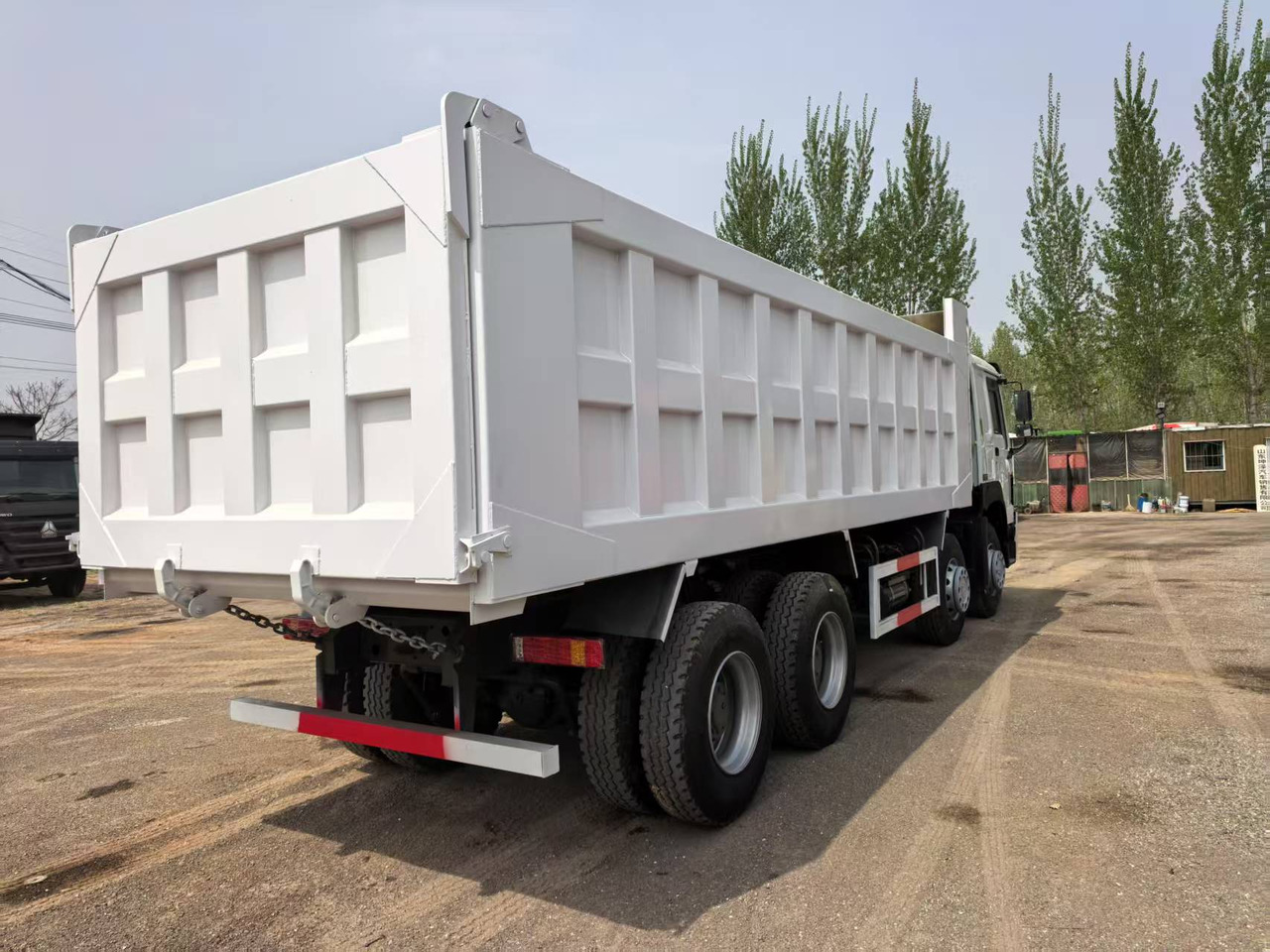 SINOTRUK HOWO 8x4 - Tippbil: bilde 4 SINOTRUK HOWO 8x4 - Tippbil: bilde 4