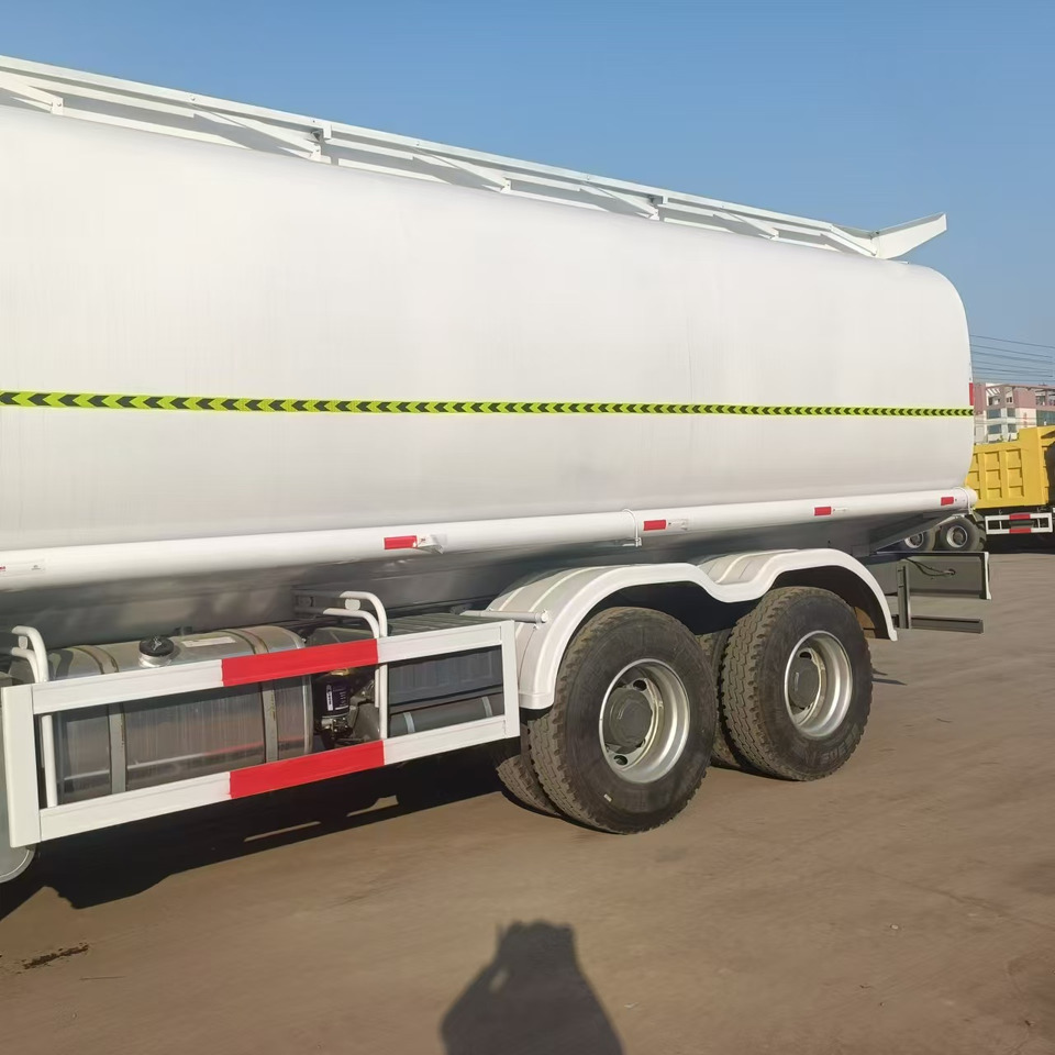 SINOTRUK HOWO - Tankbil: bilde 3 SINOTRUK HOWO - Tankbil: bilde 3