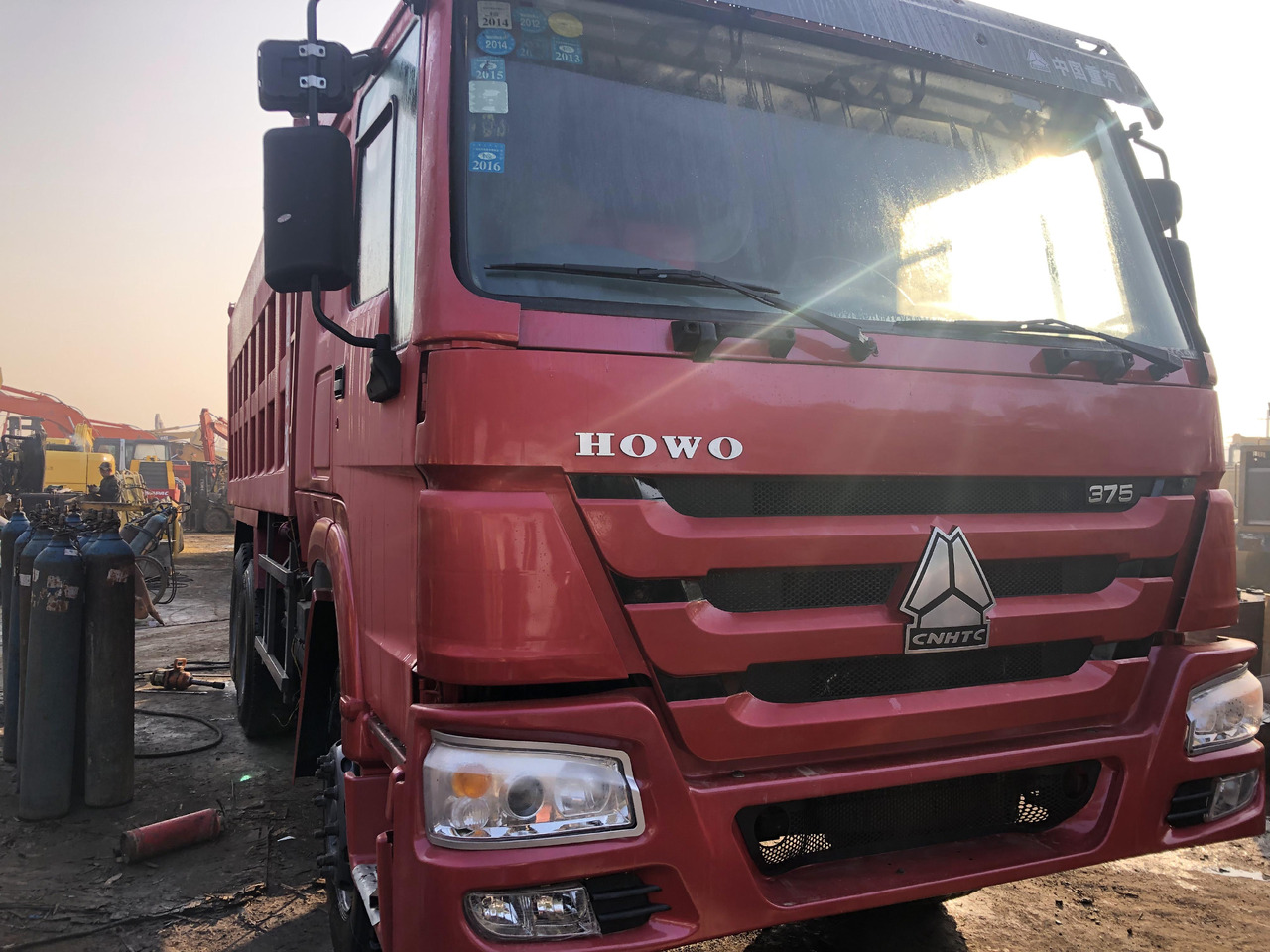 SINOTRUK HOWO - Tippbil: bilde 2 SINOTRUK HOWO - Tippbil: bilde 2