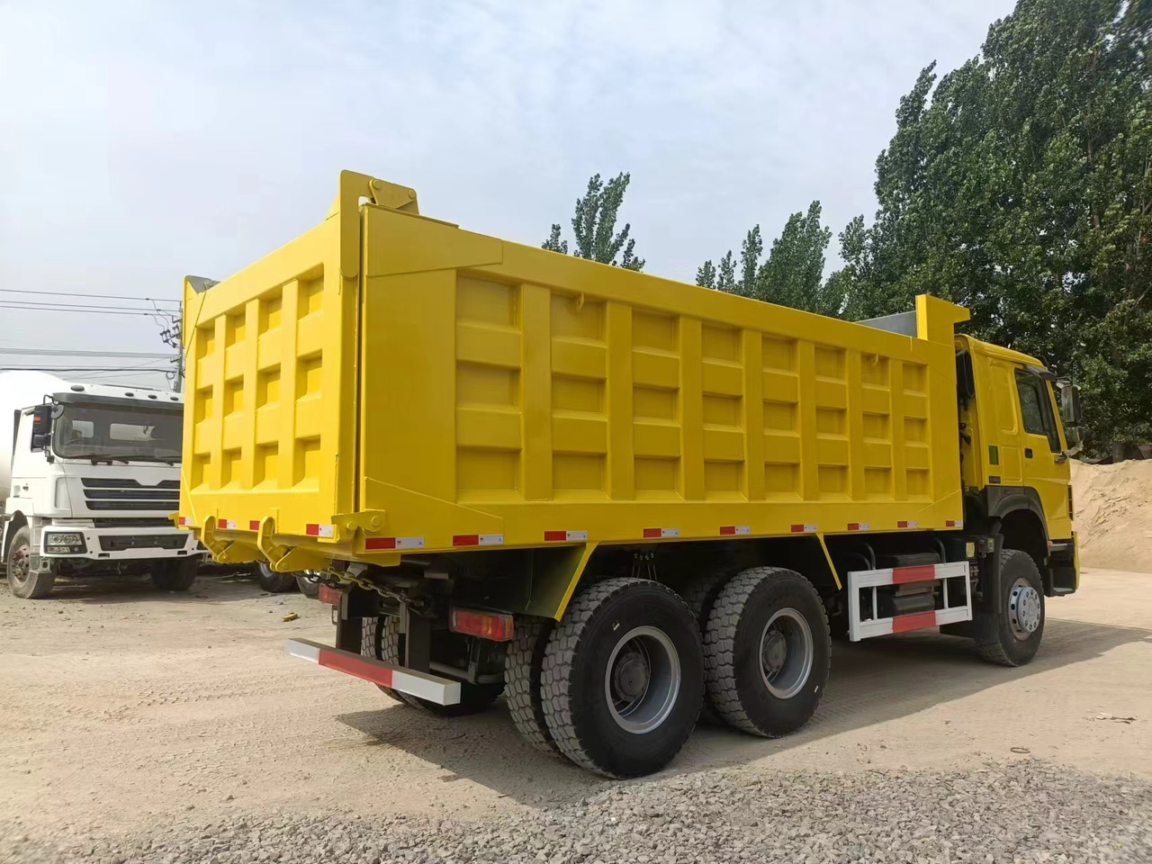 SINOTRUK HOWO - Tippbil: bilde 2 SINOTRUK HOWO - Tippbil: bilde 2