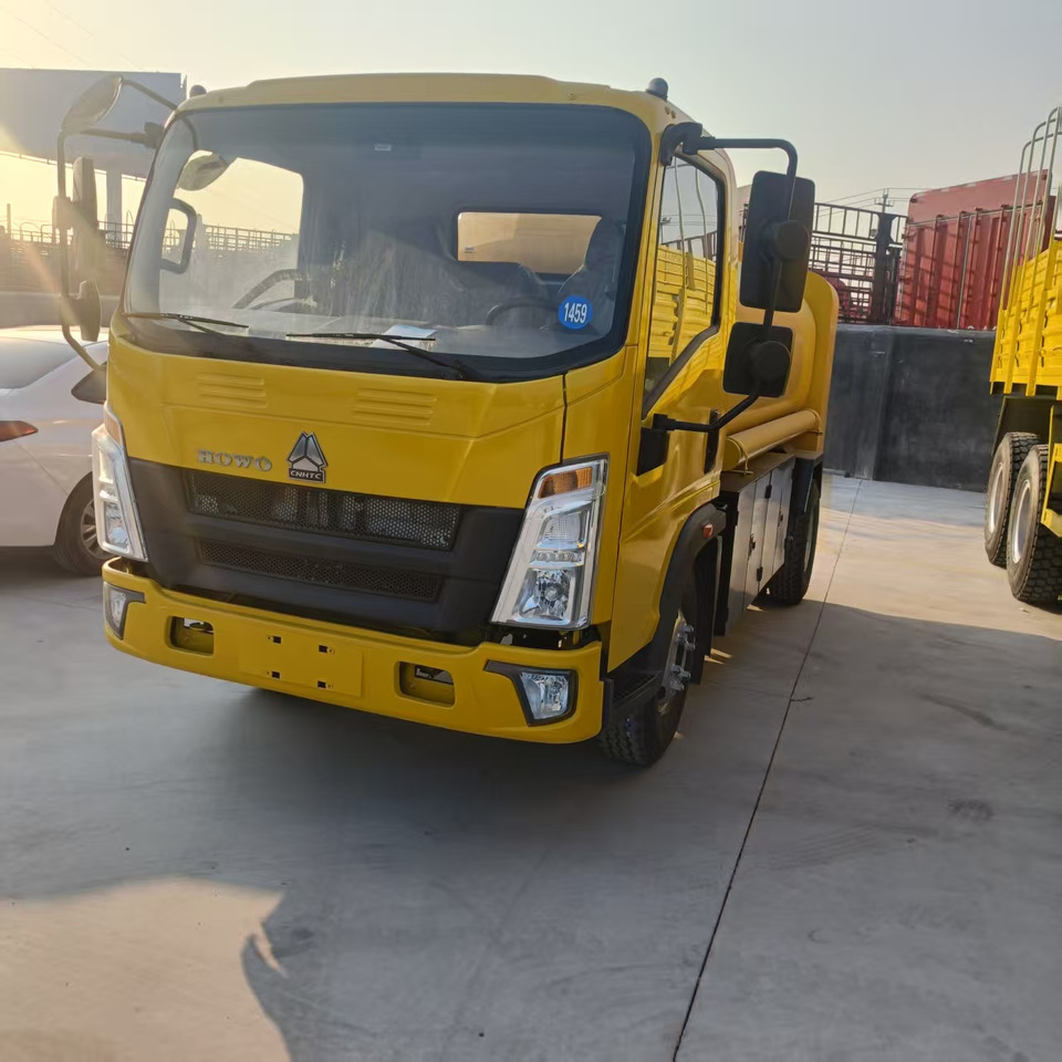 SINOTRUK Tanker truck - Tankbil: bilde 3 SINOTRUK Tanker truck - Tankbil: bilde 3