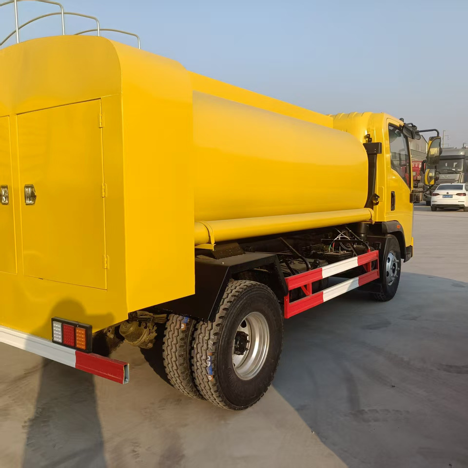 SINOTRUK Tanker truck - Tankbil: bilde 5 SINOTRUK Tanker truck - Tankbil: bilde 5