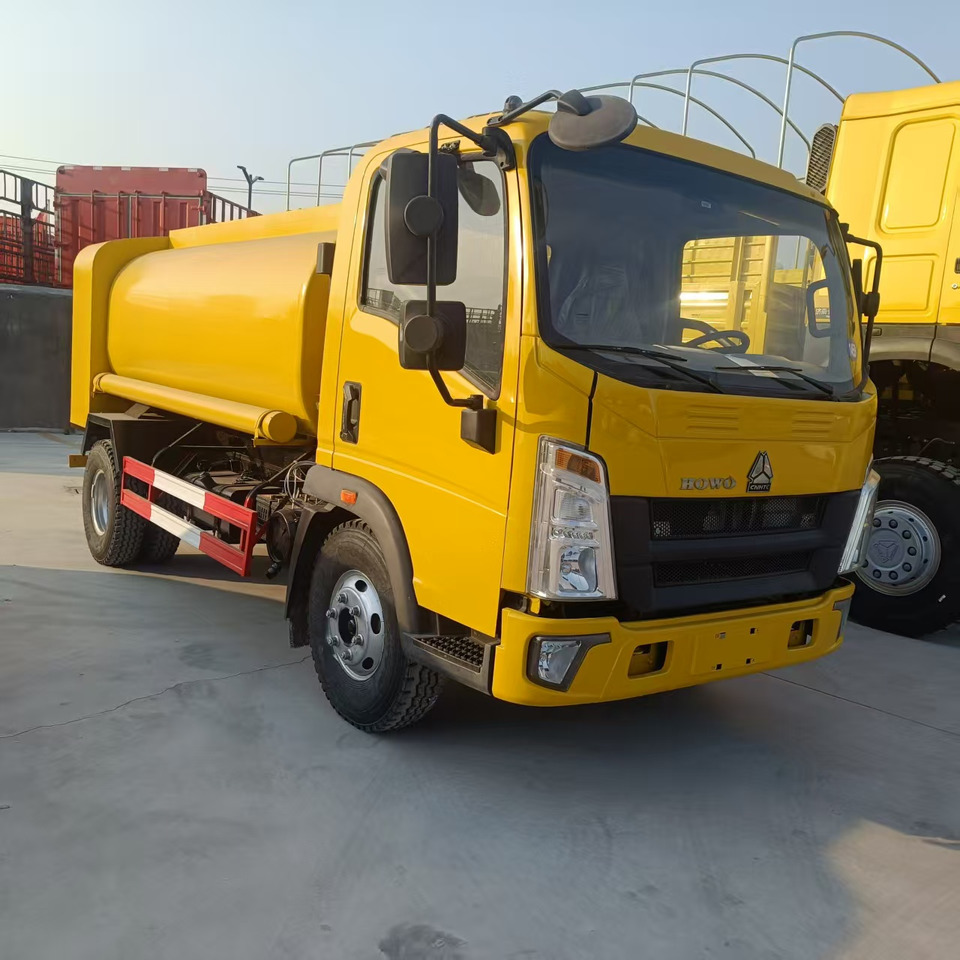 SINOTRUK Tanker truck - Tankbil: bilde 4 SINOTRUK Tanker truck - Tankbil: bilde 4