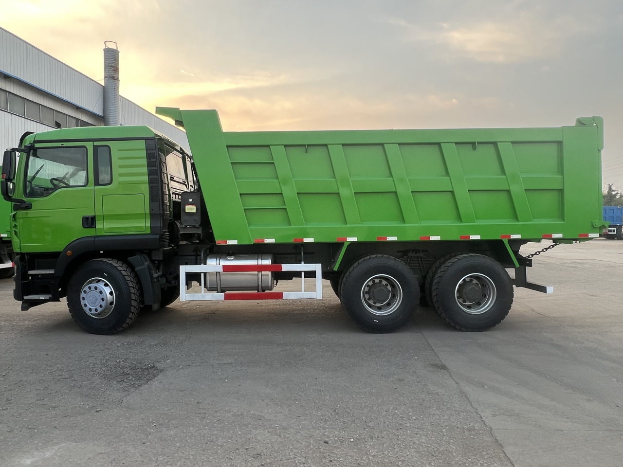 Sinotruk HOWO - Tippbil: bilde 2 Sinotruk HOWO - Tippbil: bilde 2