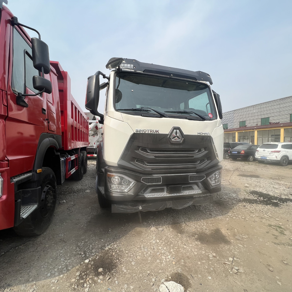 SINOTRUK HOHAN - Trekkvogn: bilde 1 SINOTRUK HOHAN - Trekkvogn: bilde 1