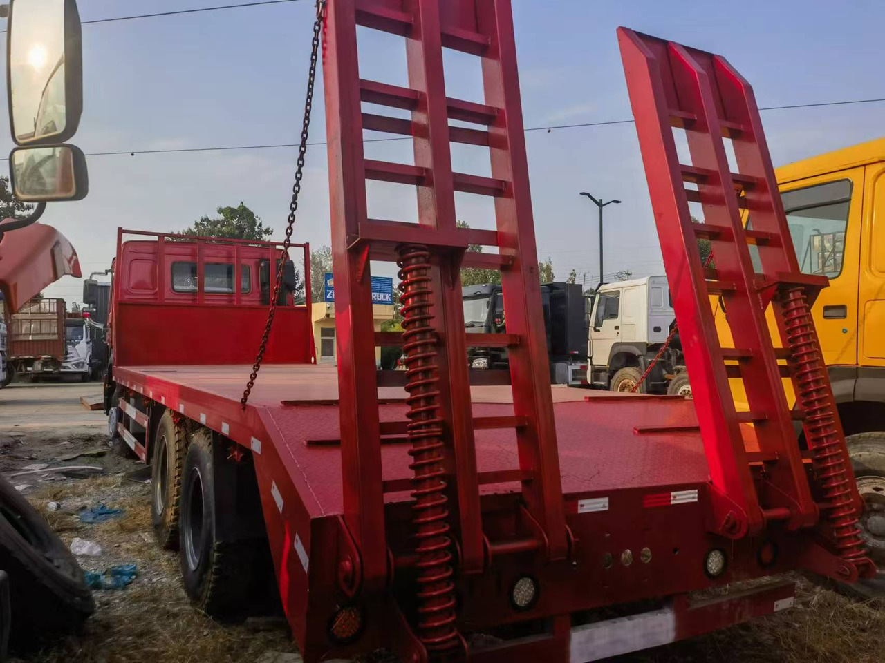 SINOTRUK HOWO 375 with semi-trailer - Trekkvogn: bilde 3 SINOTRUK HOWO 375 with semi-trailer - Trekkvogn: bilde 3