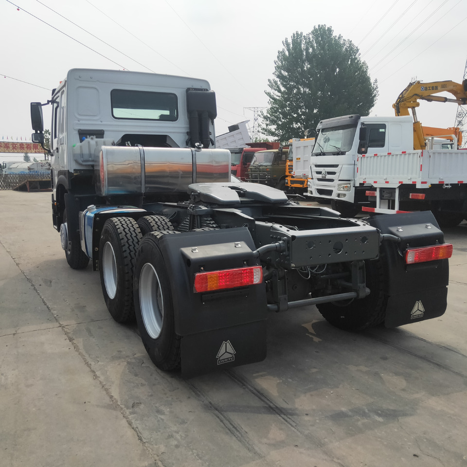 SINOTRUK HOWO - Trekkvogn: bilde 3 SINOTRUK HOWO - Trekkvogn: bilde 3