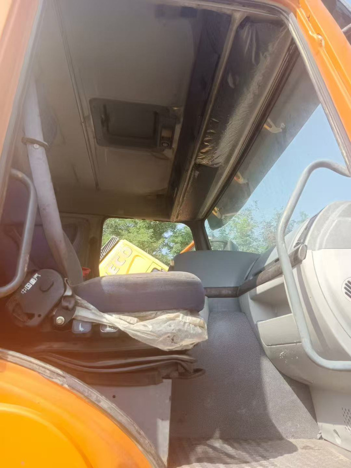 SINOTRUK HOWO - Trekkvogn: bilde 4 SINOTRUK HOWO - Trekkvogn: bilde 4