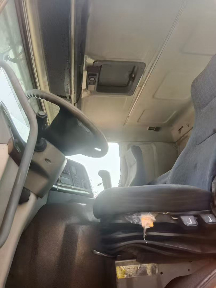 SINOTRUK HOWO - Trekkvogn: bilde 3 SINOTRUK HOWO - Trekkvogn: bilde 3