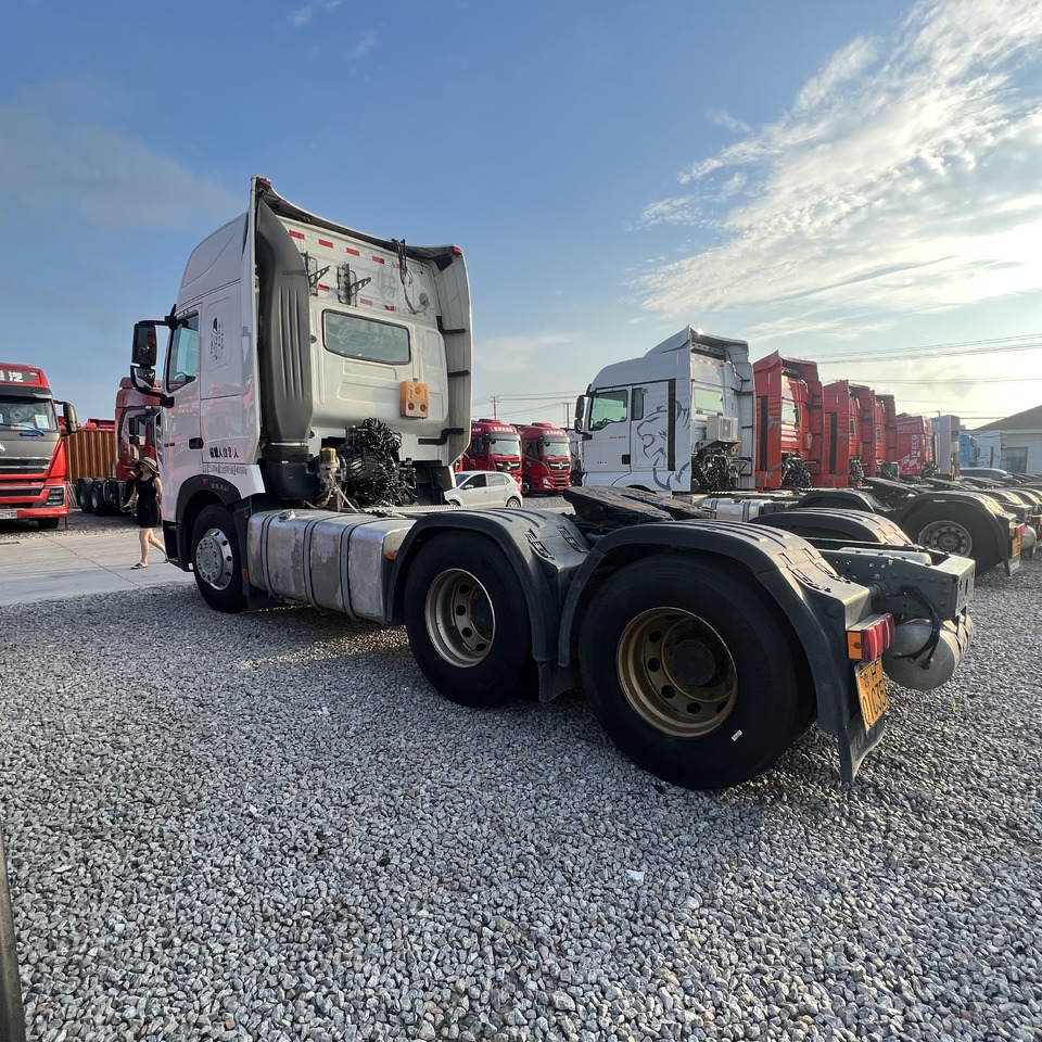 SINOTRUK HOWO - Trekkvogn: bilde 3 SINOTRUK HOWO - Trekkvogn: bilde 3