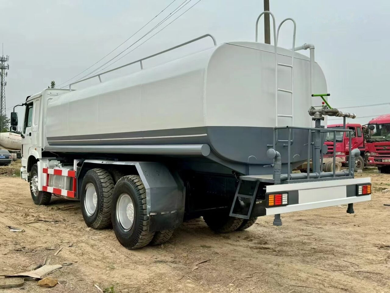 Sinotruk Howo 6*4 20cm³ - Utility-/ Spesiell maskin: bilde 3 Sinotruk Howo 6*4 20cm³ - Utility-/ Spesiell maskin: bilde 3