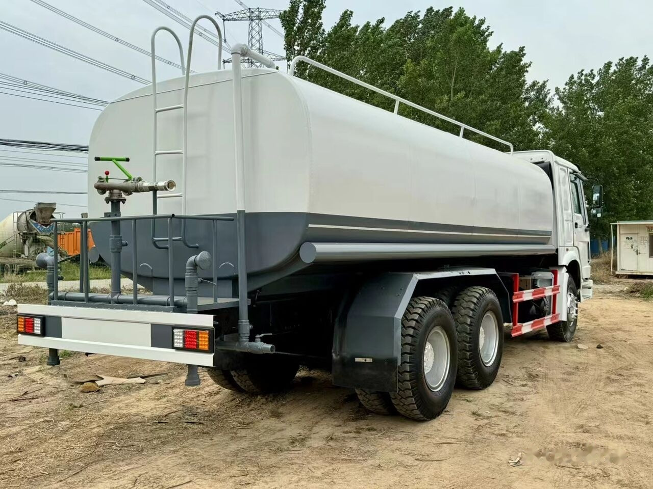 Sinotruk Howo 6*4 20cm³ - Utility-/ Spesiell maskin: bilde 5 Sinotruk Howo 6*4 20cm³ - Utility-/ Spesiell maskin: bilde 5
