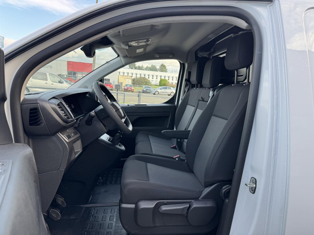 CITROEN Jumpy XL 2.0 BlueHDi - 145 S&S - BVM III FOURGON . PHASE 2 - Kassebil: bilde 5 CITROEN Jumpy XL 2.0 BlueHDi - 145 S&S - BVM III FOURGON . PHASE 2 - Kassebil: bilde 5