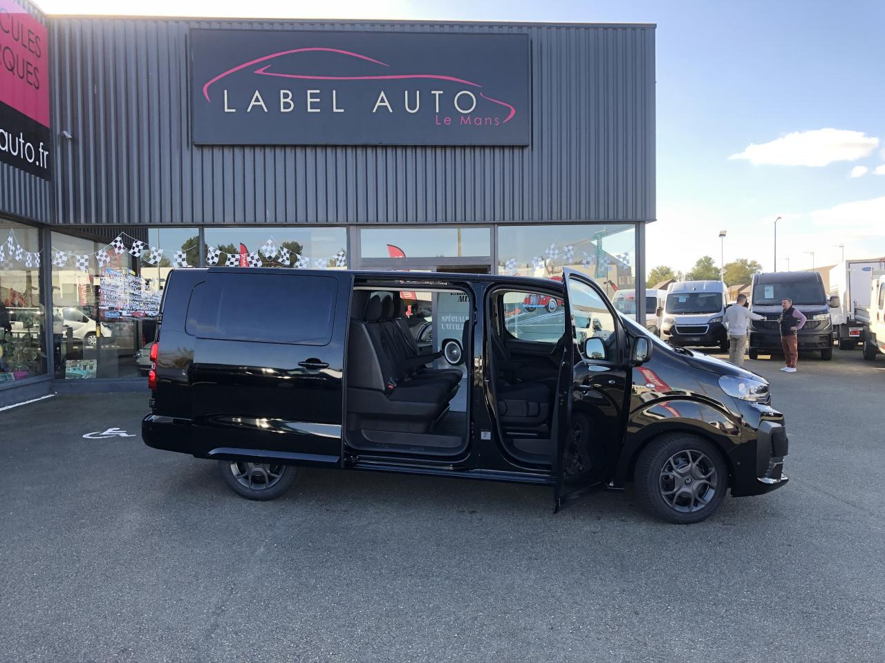 CITROEN Jumpy XL 2.0 BlueHDi - 180 S&S - BV EAT8 III CABINE APPROFONDIE Fixe PHASE 2 6 PLACES - Kassebil: bilde 3 CITROEN Jumpy XL 2.0 BlueHDi - 180 S&S - BV EAT8 III CABINE APPROFONDIE Fixe PHASE 2 6 PLACES - Kassebil: bilde 3