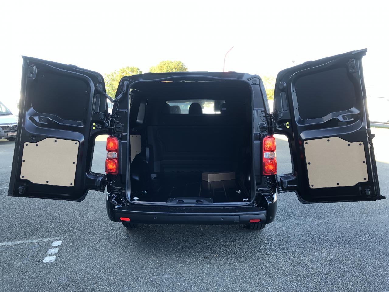 CITROEN Jumpy XL 2.0 BlueHDi - 180 S&S - BV EAT8 III CABINE APPROFONDIE Fixe PHASE 2 6 PLACES - Kassebil: bilde 4 CITROEN Jumpy XL 2.0 BlueHDi - 180 S&S - BV EAT8 III CABINE APPROFONDIE Fixe PHASE 2 6 PLACES - Kassebil: bilde 4