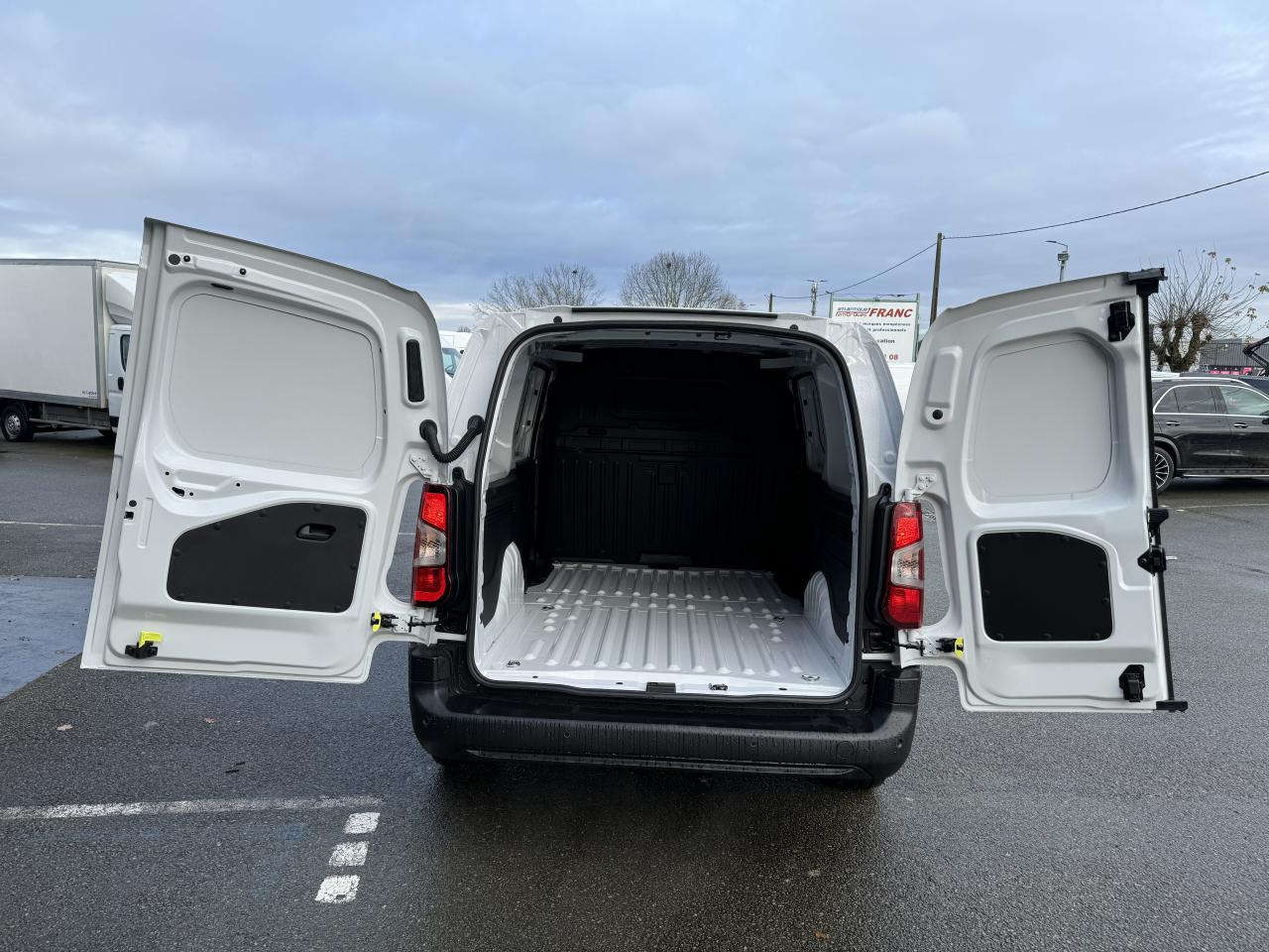 FIAT Doblo XL 950KG 1.5 BlueHDi S&S - 130 - BV EAT8 III FOURGON Fourgon XL PHASE 2 - Kassebil: bilde 5 FIAT Doblo XL 950KG 1.5 BlueHDi S&S - 130 - BV EAT8 III FOURGON Fourgon XL PHASE 2 - Kassebil: bilde 5